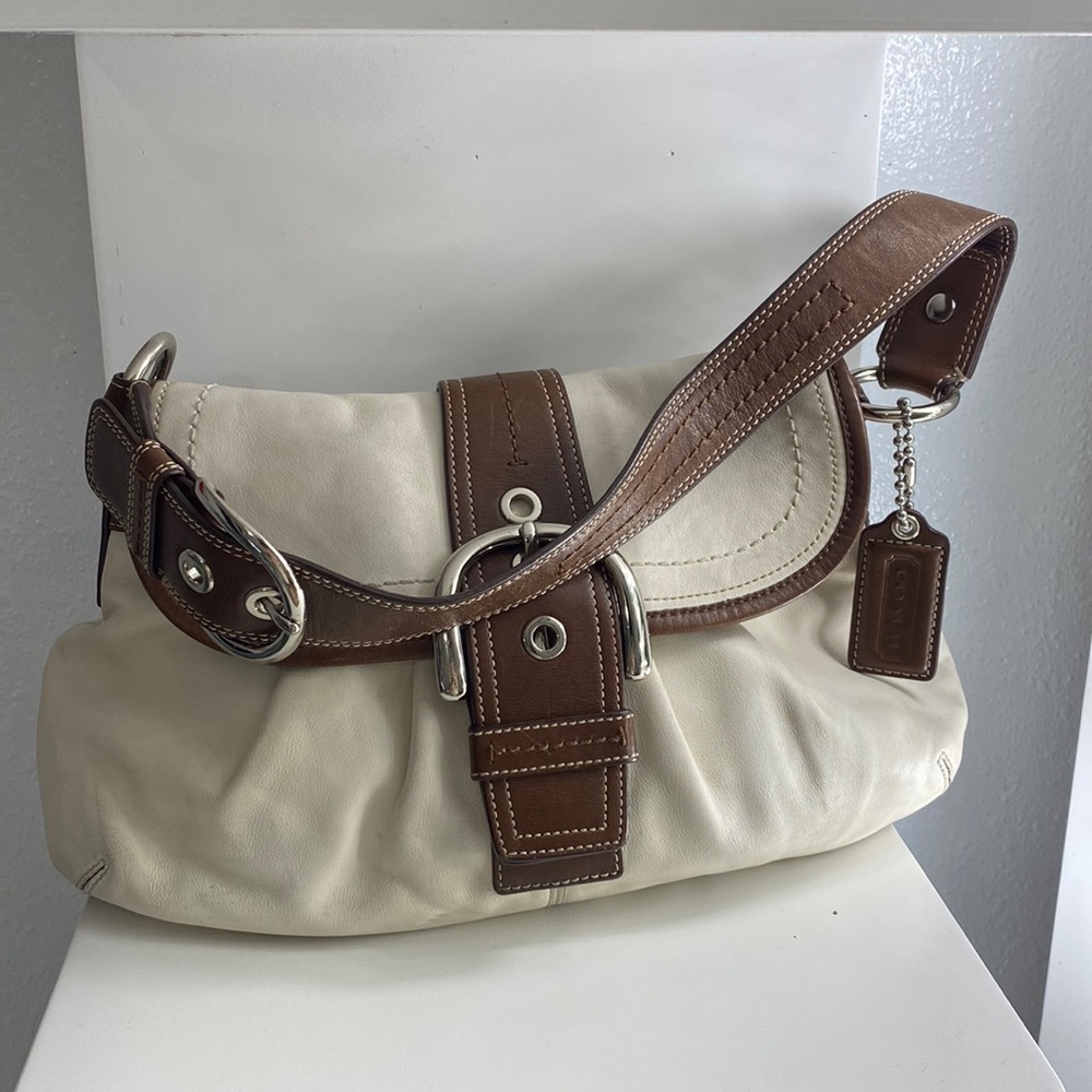 White Leather Authentic Coach Handbag. NO. M1059-F15204